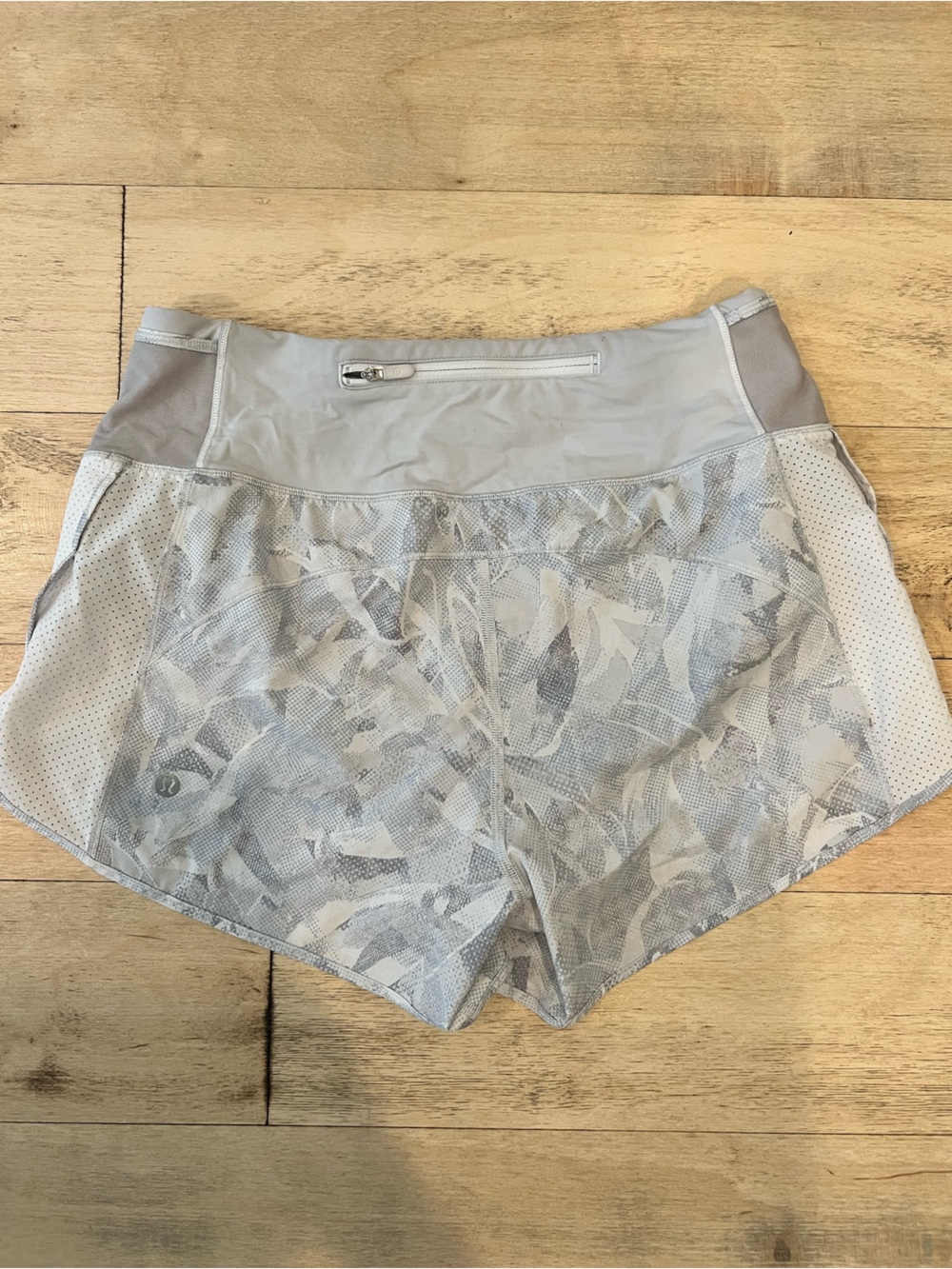 Lululemon Athletic Shorts Size 6